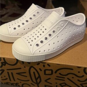 NEVER WORN Native Jefferson Shell White Sneakers